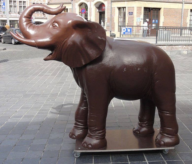 1200px-Chocolate_Elephant_(8307189953)[1]